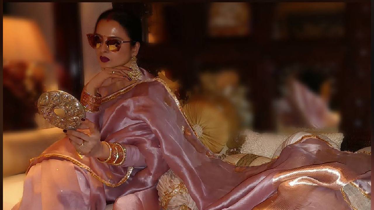 Actress Rekha: ಪಿಂಕ್ ಬನಾರಸಿ ಸೀರೆಯುಟ್ಟು ಮಹಾರಾಣಿಯಂತೆ ಕಂಗೊಳಿಸಿದ ನಟಿ ರೇಖಾ - Image 7