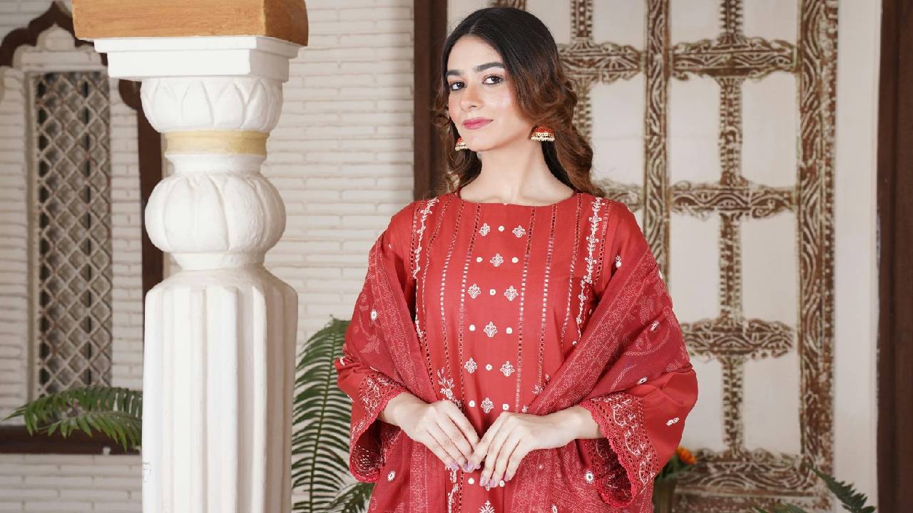 Republic Day Fashion 2026: ಗಣರಾಜ್ಯೋತ್ಸವದ ಸೆಲೆಬ್ರೇಷನ್‌ಗೆ ಬಂತು ದೇಸಿ ಫ್ಯಾಷನ್‌ವೇರ್ಸ್ - Image 4