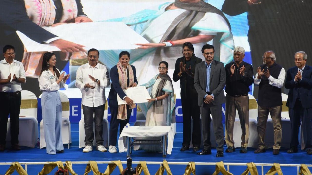 ರಿಚಾ ಘೋಷ್‌ಗೆ ಡಿಎಸ್‌ಪಿ ಹುದ್ದೆ ನೀಡಿದ ಮಮತಾ ಬ್ಯಾನರ್ಜಿ!