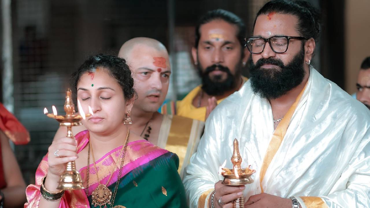 ಕೊಲ್ಲೂರು ದೇಗುಲಕ್ಕೆ ರಿಷಬ್ ಶೆಟ್ಟಿ ದಂಪತಿ ಭೇಟಿ