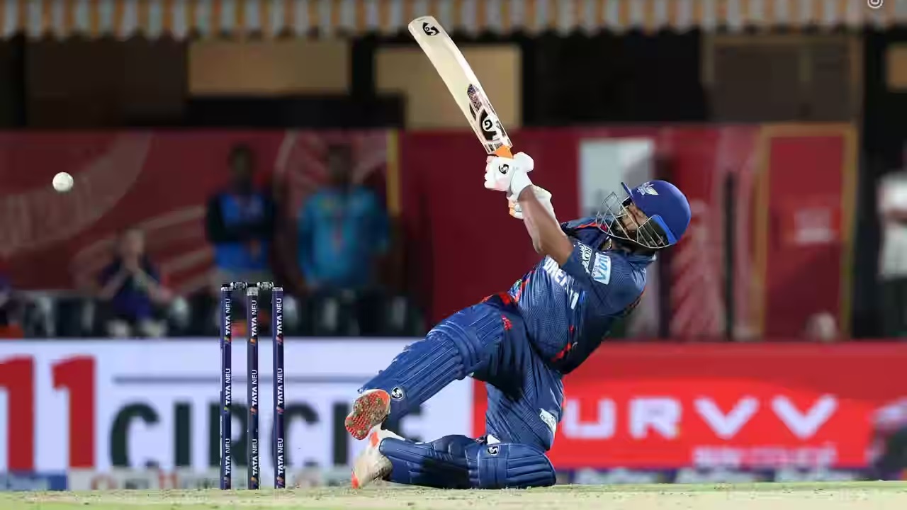 ಔಟ್ ಆಫ್ ಫಾರ್ಮ್ ರಿಷಭ್ ಪಂತ್ಗೆ ಮಹತ್ವದ ಸಲಹೆ ನೀಡಿದ ಸಿಧು!