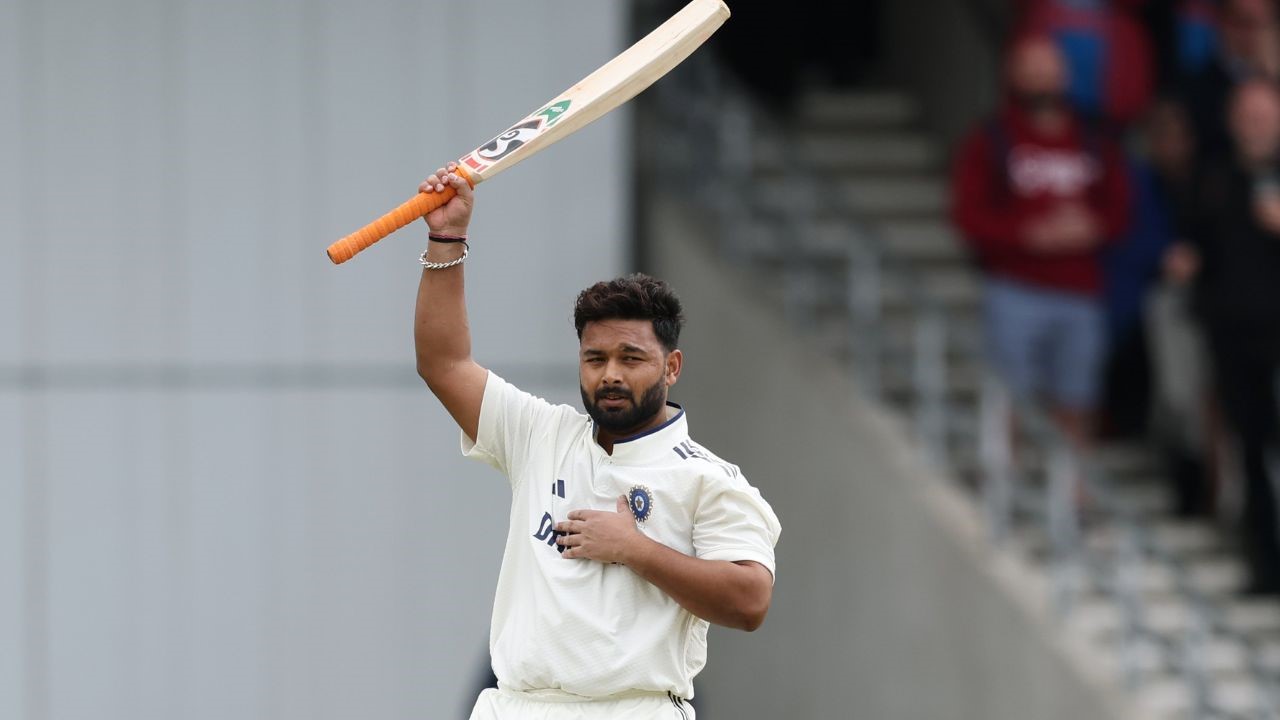 ಎರಡೂ ಇನಿಂಗ್ಸ್ಗಳಲ್ಲಿ ಶತಕ ಬಾರಿಸಿ ಇತಿಹಾಸ ಬರೆದ ಪಂತ್!