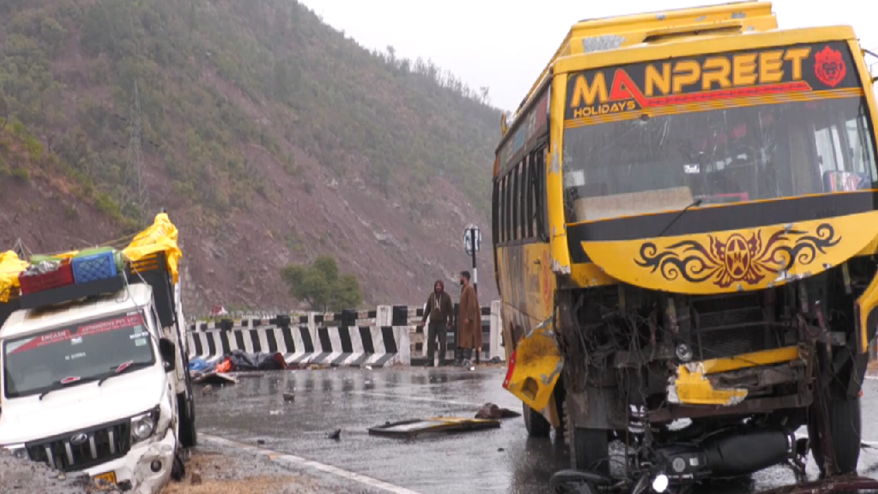 ಶ್ರೀನಗರ ಹೆದ್ದಾರಿಯಲ್ಲಿ ಭೀಕರ ಅಪಘಾತ; CRPF ಯೋಧ ಸೇರಿ ನಾಲ್ವರು ಬಲಿ