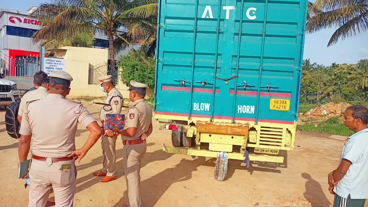 ಡೆಡ್ಲಿ ಆಕ್ಸಿಡೆಂಟ್- ಮೂವರು ಸ್ಥಳದಲ್ಲೇ ಸಾವು!