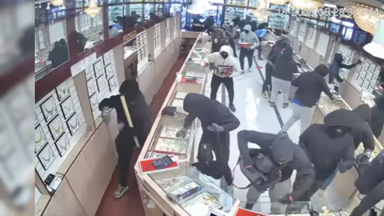 ಒಂದು ನಿಮಿಷದಲ್ಲಿ 15 ಕೋಟಿ ರೂ. ಮೌಲ್ಯದ ಚಿನ್ನಾಭರಣ ಕಳ್ಳತನ