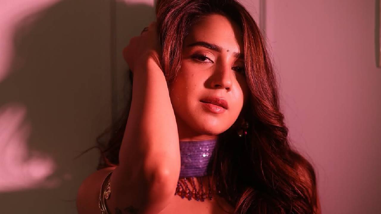 Roshni Walia: "ಕಾಂಡೋಮ್ ತೆಗೆದುಕೊಂಡು ಹೋಗು, ಎಂಜಾಯ್ ಮಾಡು" ಖ್ಯಾತ ನಟಿಗೆ ತಾಯಿಯ ಸಲಹೆ! - Image 1
