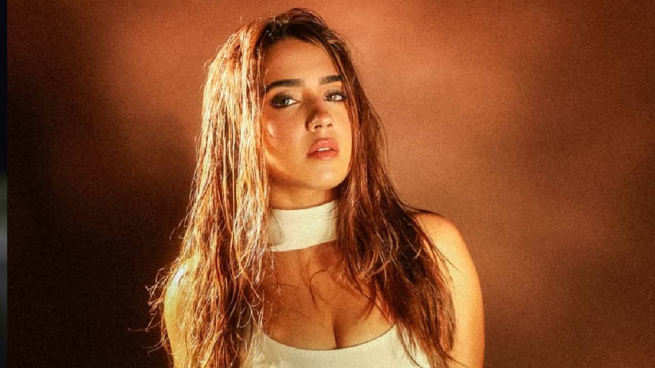 Roshni Walia: "ಕಾಂಡೋಮ್ ತೆಗೆದುಕೊಂಡು ಹೋಗು, ಎಂಜಾಯ್ ಮಾಡು" ಖ್ಯಾತ ನಟಿಗೆ ತಾಯಿಯ ಸಲಹೆ! - Image 3