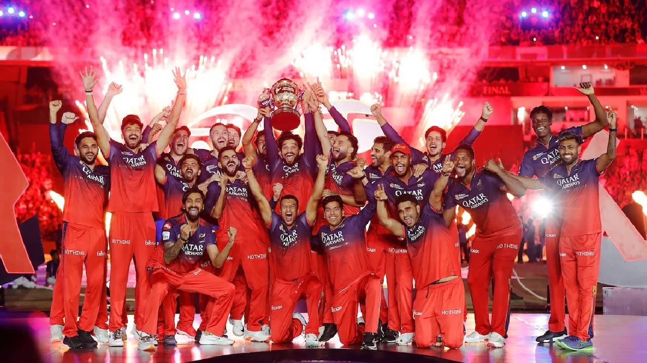 RCB Release And Retention List: ಹಾಲಿ ಚಾಂಪಿಯನ್‌ ಆರ್‌ಸಿಬಿ ತಂಡ ಉಳಿಸಿಕೊಳ್ಳುವ ಆಟಗಾರರ ಪಟ್ಟಿ ಹೀಗಿದೆ