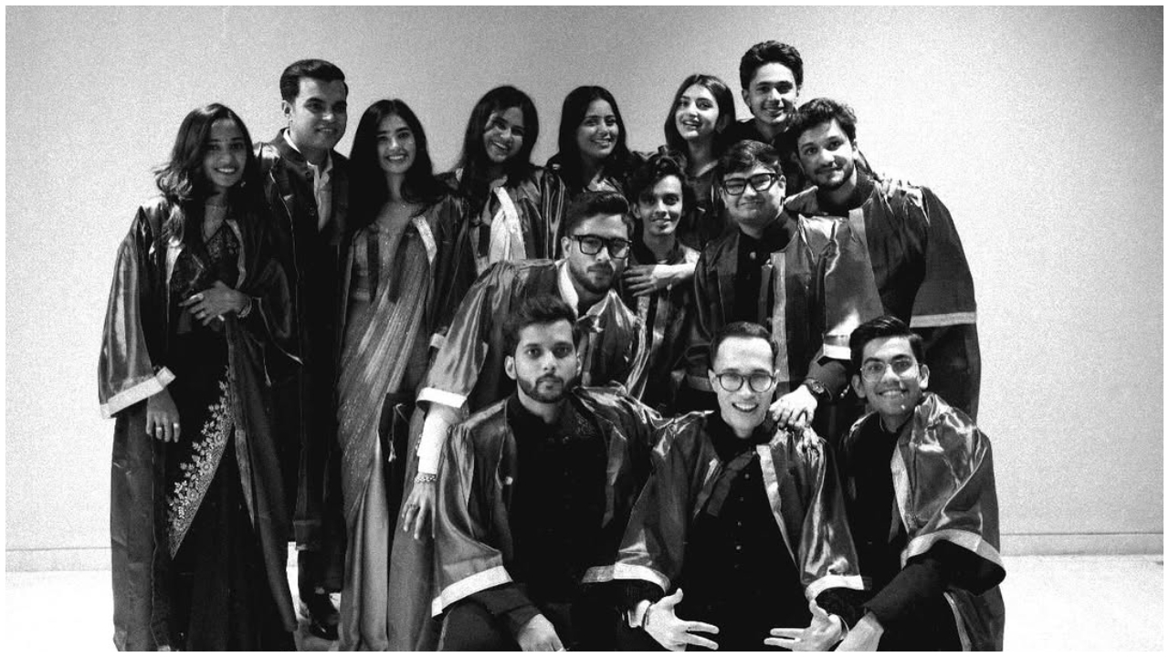 ʻನಿಮ್ ಹುಡುಗಿ ಕೊಟ್ಟ ಮಾತು ಉಳಿಸಿಕೊಂಡಿದ್ದಾಳೆʼ; ಎಂಬಿಬಿಎಸ್‌ ಪದವಿ ಪಡೆದ ಖುಷಿಯಲ್ಲಿ ಡಾ. ಶ್ರೀಲೀಲಾ; ಇಲ್ಲಿವೆ ಘಟಿಕೋತ್ಸವದ ಫೋಟೋಗಳು - Image 6