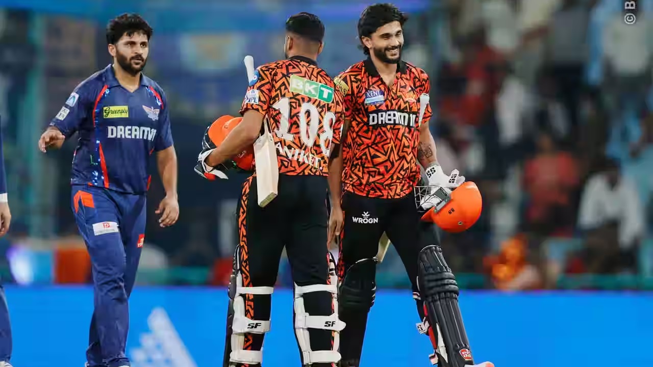 IPL 2025: 18 ಎಸೆತಗಳಲ್ಲಿ ಅರ್ಧಶತಕ ಬಾರಿಸಿ ಅಪರೂಪದ ದಾಖಲೆ ಬರೆದ ಅಭಿಷೇಕ್ ಶರ್ಮಾ! - Image 1