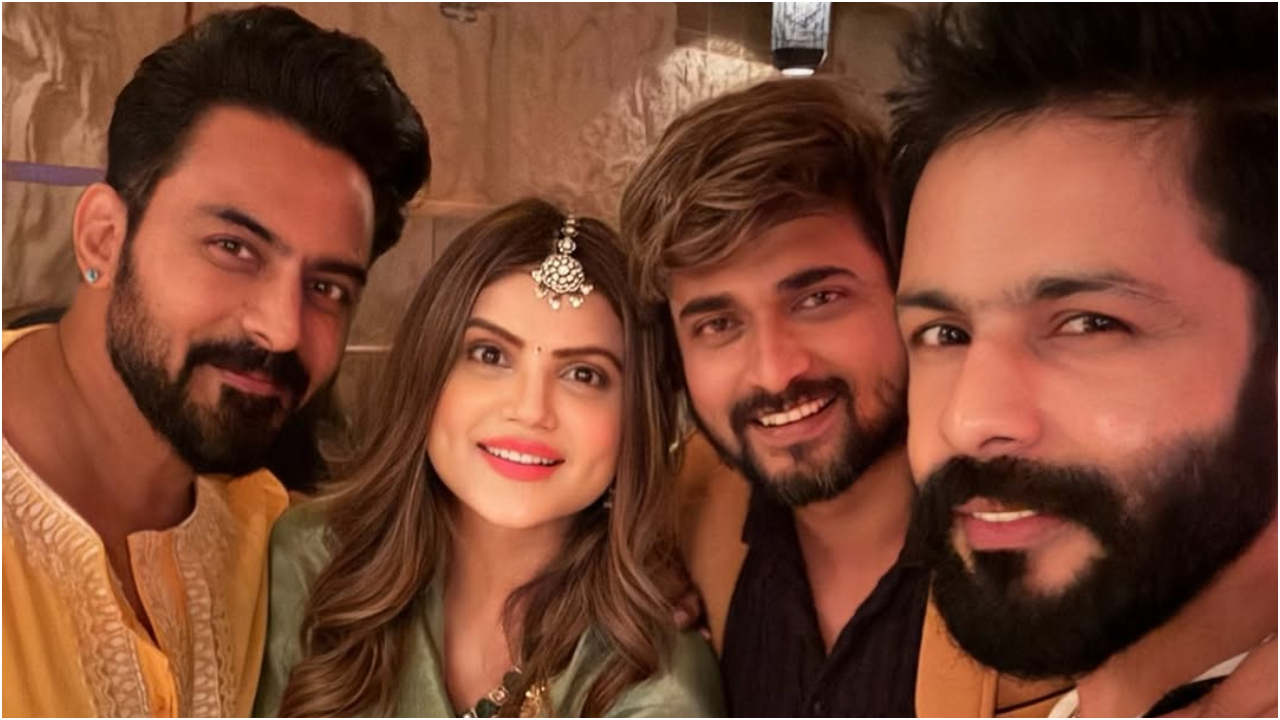 Photos: 'ಕಿಚ್ಚ' ಸುದೀಪ್ ಸಹೋದರಿ ಪುತ್ರನ ಮದುವೆ ಆರತಕ್ಷತೆ; ಈ ಅದ್ದೂರಿ ಸಮಾರಂಭಕ್ಕೆ ಯಾರೆಲ್ಲಾ ಬಂದಿದ್ರು ನೋಡಿ - Image 6