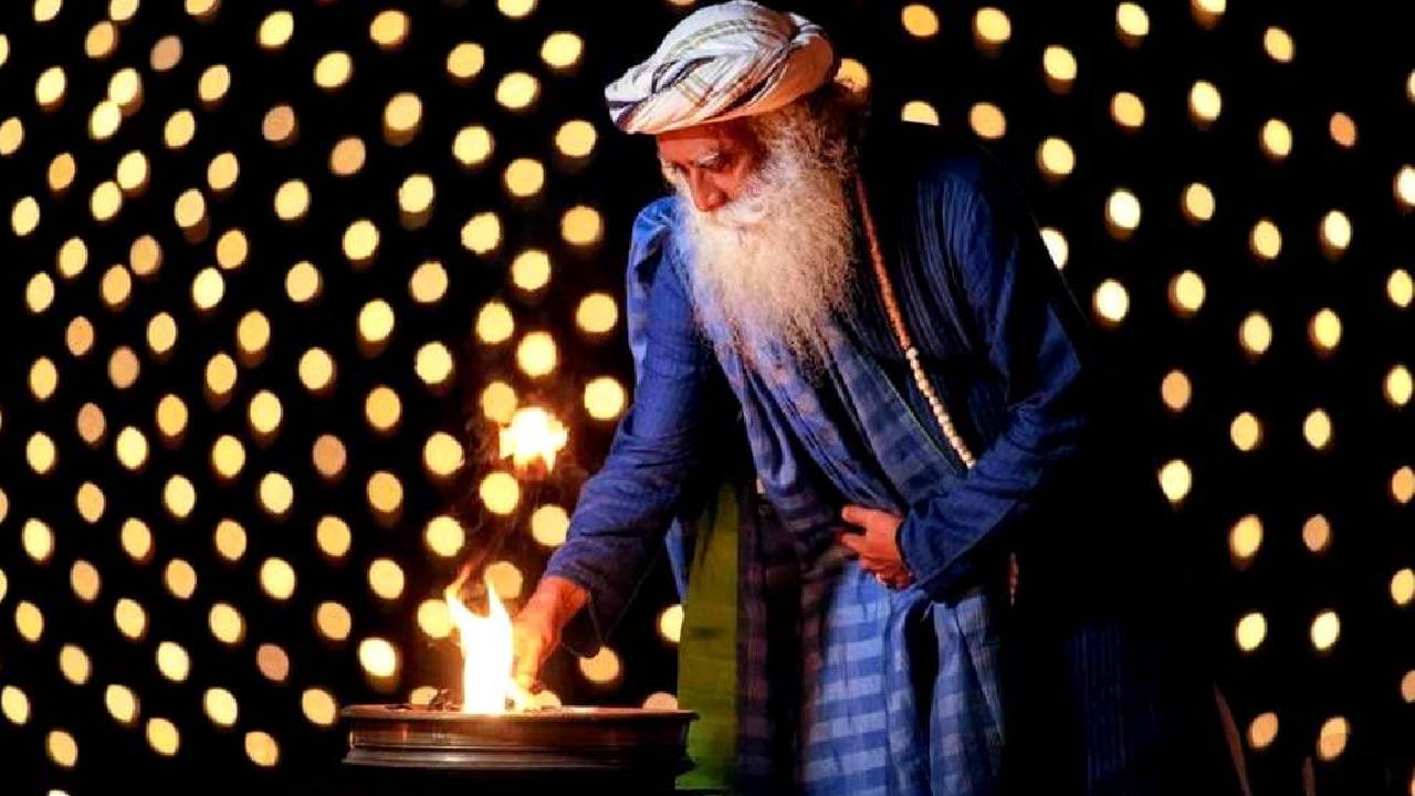 ಕಡಿಮೆ ಧೂಮೋತ್ಪತ್ತಿಯಿರುವ ಹರಳೆಣ್ಣೆಯಿಂದ ದೀಪ ಬೆಳಗಿರಿ: ಸದ್ಗುರು ಸಲಹೆ