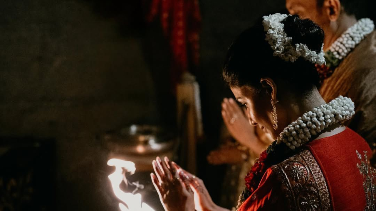 Photos: ಕೊಯಮತ್ತೂರಿನಲ್ಲಿ ಸರಳವಾಗಿ ನಡೆದ ಸಮಂತಾ - ರಾಜ್‌ ನಿಡಿಮೋರು ಕಲ್ಯಾಣ; ಈ 2ನೇ ಮದುವೆಯ ಕಲರ್‌ಫುಲ್‌ ಫೋಟೋಗಳು ಇಲ್ಲಿವೆ ನೋಡಿ - Image 1