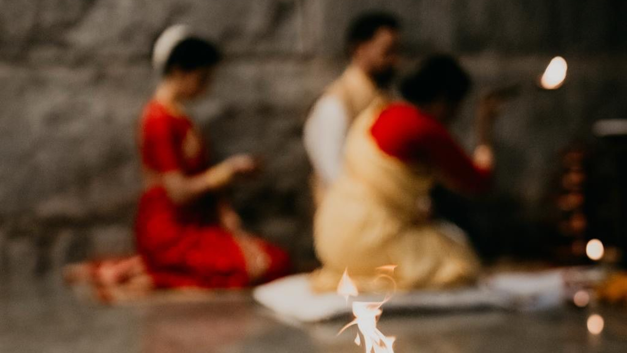 Photos: ಕೊಯಮತ್ತೂರಿನಲ್ಲಿ ಸರಳವಾಗಿ ನಡೆದ ಸಮಂತಾ - ರಾಜ್‌ ನಿಡಿಮೋರು ಕಲ್ಯಾಣ; ಈ 2ನೇ ಮದುವೆಯ ಕಲರ್‌ಫುಲ್‌ ಫೋಟೋಗಳು ಇಲ್ಲಿವೆ ನೋಡಿ - Image 5