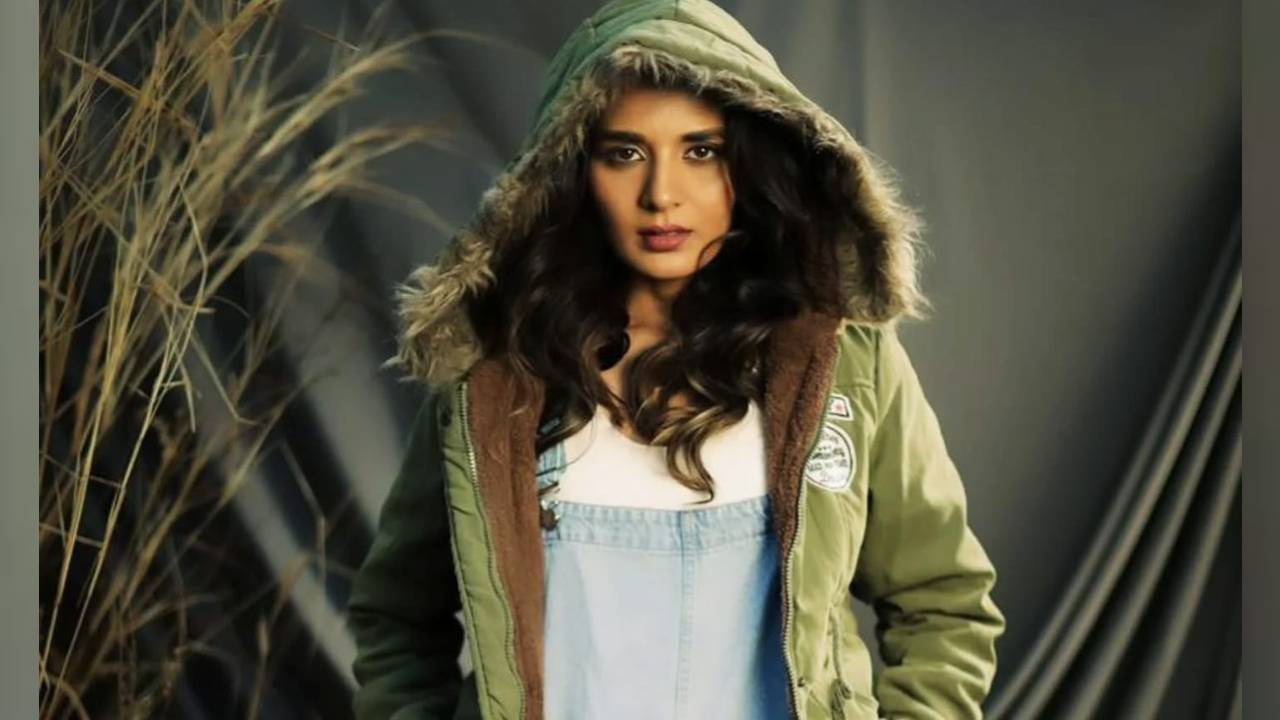 Star Fashion Review 2026: ಡಂಗ್ರೀಸ್‌ನಲ್ಲಿ ವಿಂಟರ್‌ ಫ್ಯಾಷನ್‌ಗೆ ಸೈ ಎಂದ ಸಿಂಧೂ ಲೋಕನಾಥ್‌ - Image 1