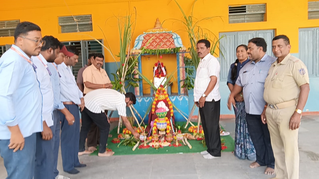 Bagepally News: ಶಾಂತಿನಿಕೇತನ ಶಾಲೆಯಲ್ಲಿ ಸಂಕ್ರಾಂತಿ ಸಂಭ್ರಮ