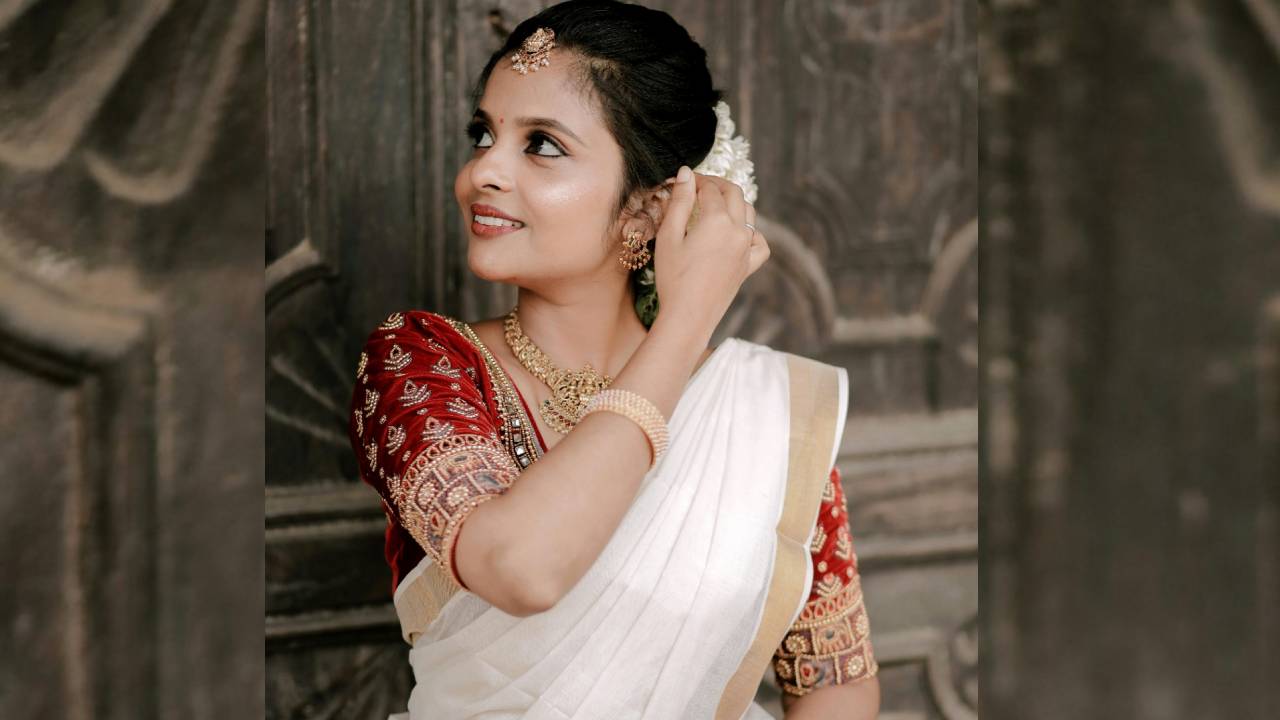 Saree Blouse Fashion 2025: ಓಣಂ ಸೀರೆಗೆ ವೈವಿಧ್ಯಮಯ ಡಿಸೈನರ್ ಬ್ಲೌಸ್ ಮ್ಯಾಚಿಂಗ್ - Image 5
