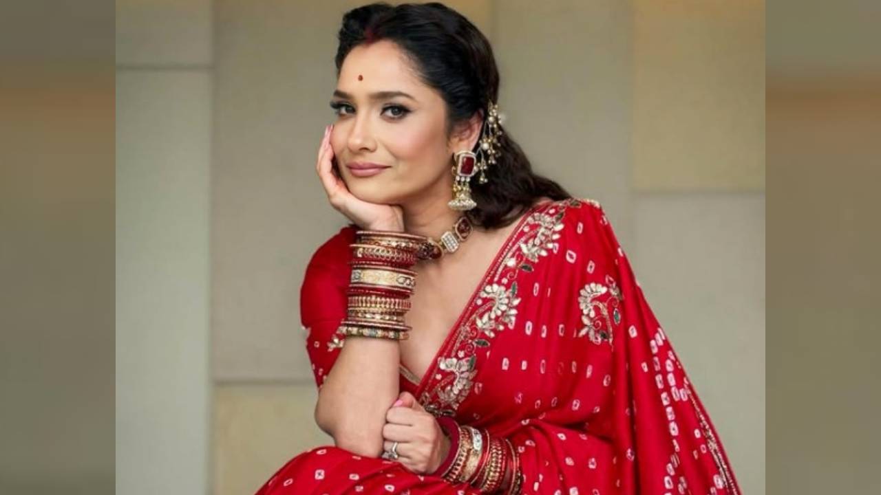 Saree Fashion 2025: ಟ್ರೆಂಟ್ಗೆ ಮರಳಿದ ನಟಿ ಅಂಕಿತಾ ಲೊಖಂಡೆ ಉಟ್ಟ ಡಿಸೈನರ್ ಬಂಧೇಜ್ ಸೀರೆ - Image 2