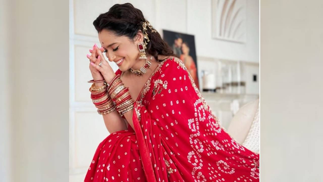 Saree Fashion 2025: ಟ್ರೆಂಟ್ಗೆ ಮರಳಿದ ನಟಿ ಅಂಕಿತಾ ಲೊಖಂಡೆ ಉಟ್ಟ ಡಿಸೈನರ್ ಬಂಧೇಜ್ ಸೀರೆ - Image 5