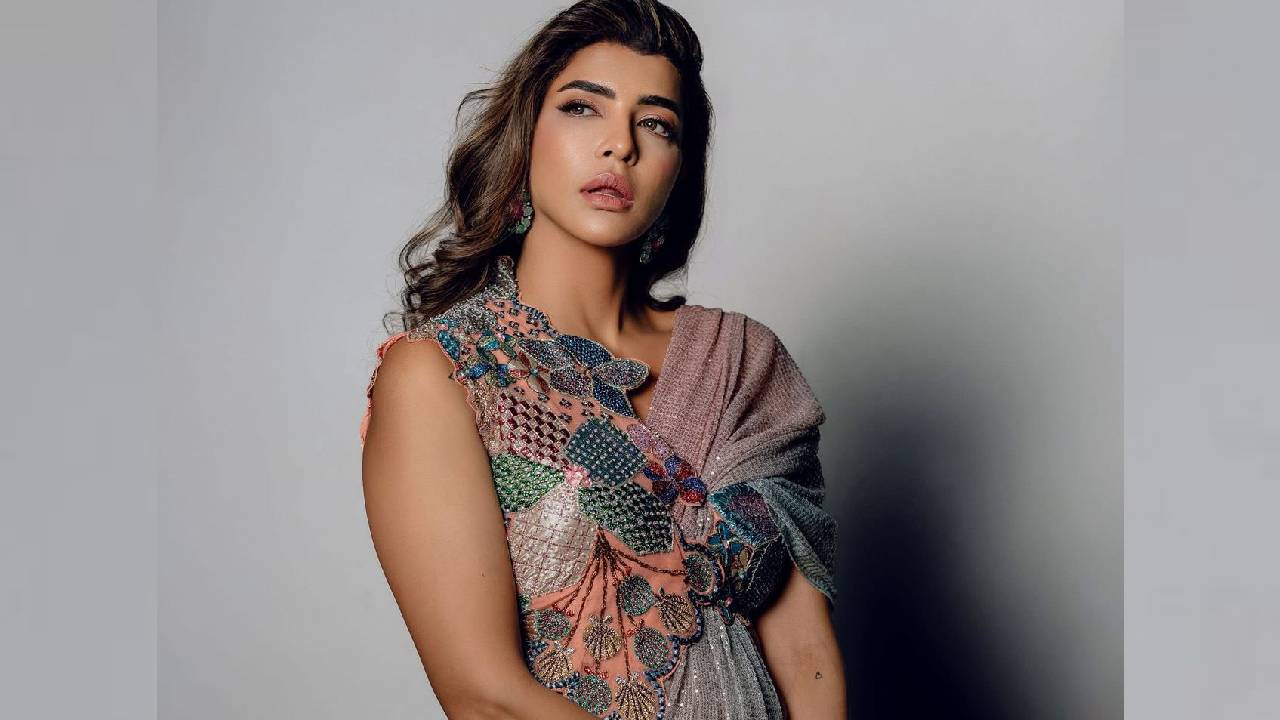 Star Saree Fashion 2025: ಶಿಮ್ಮರ್‌ ಸೀರೆಯಲ್ಲಿ ಮಿಂಚಿದ ನಟಿ ಲಕ್ಷ್ಮಿ ಮಂಚು - Image 5