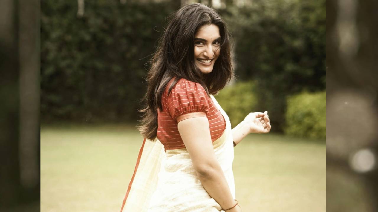 Saree Trend 2025: ಓಣಂ ಫೆಸ್ಟೀವ್ ಸೀಸನ್ನಲ್ಲಿ ಚಾಲ್ತಿಗೆ ಬಂದ ಕಸವು ಸೀರೆ - Image 4