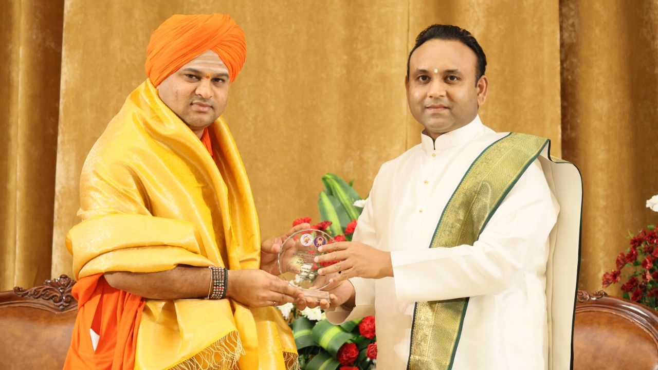 ನಮ್ಮೊಳಗಿನ ದೇವರ ಮಾತು ಕೇಳಿಸಿಕೊಳ್ಳಲು ಮೌನದಿಂದ ಮಾತ್ರವೇ ಸಾಧ್ಯ