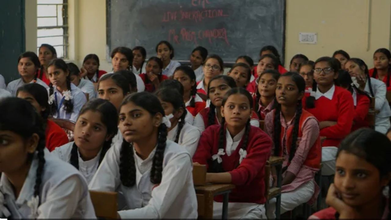 ಕೈಗಳನ್ನು ಬ್ಲೇಡ್‌ನಿಂದ ಗಾಯಗೊಳಿಸಿದ ಶಾಲಾ ವಿದ್ಯಾರ್ಥಿಗಳು