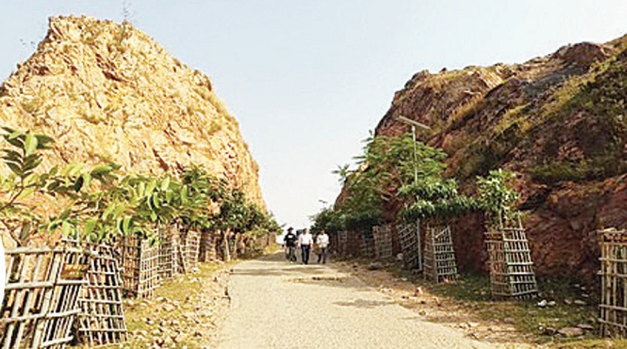 ಪರ್ವತ ಪುರುಷನ ಪರಿವಾರ ಕೈ ಕಡೆ ವಾಲಿದ್ದೇಕೆ ?