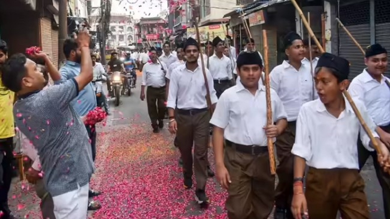 ಸಂಘದ ಪಥಸಂಚಲನದ ಭಾಗವಹಿಸಿದ ವಿದ್ಯಾರ್ಥಿಗೆ ಶಿಕ್ಷೆ