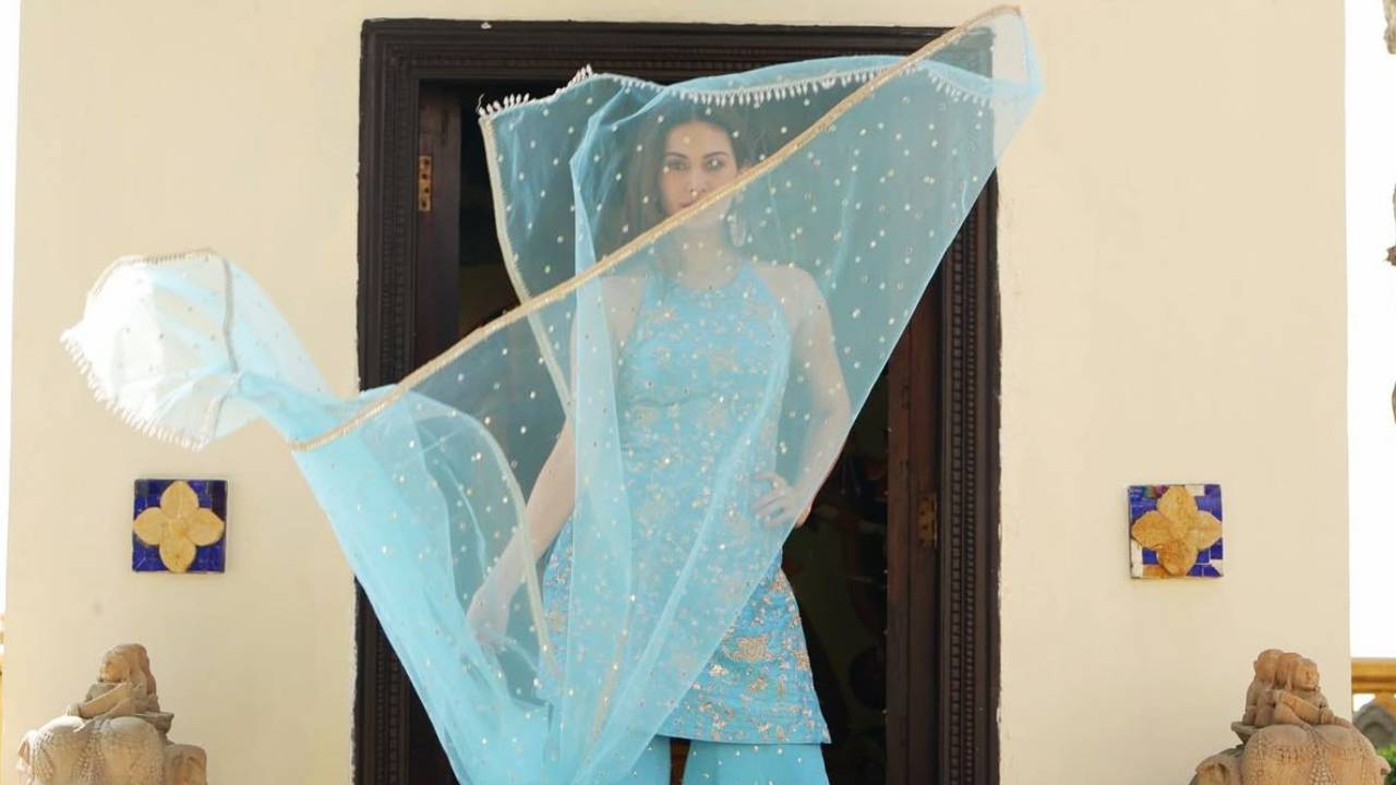 Season Fashion 2026: ಟ್ರೆಂಡಿಯಾದ ಅಮೈರಾ ಧರಿಸಿದ ಕೋ ಆರ್ಡ್ ಶರಾರ ಸೂಟ್‌ - Image 4