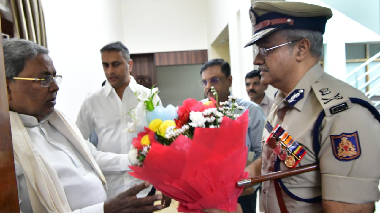 Bengaluru Police Commissioner: ನೂತನ ಪೊಲೀಸ್ ಆಯುಕ್ತ ಸೀಮಂತ್ ಕುಮಾರ್ ಸಿಂಗ್ ಭೇಟಿಯಾದ ಸಿಎಂ