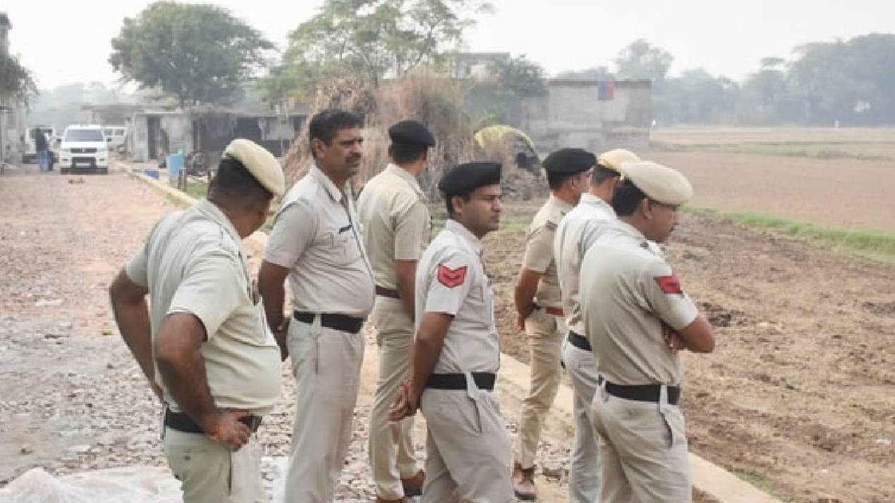 ಹೆಂಡತಿ, ಇಬ್ಬರು ಮಕ್ಕಳನ್ನು ಕೊಂದು ತಾನೂ ನೇಣಿಗೆ ಶರಣಾದ ವ್ಯಕ್ತಿ