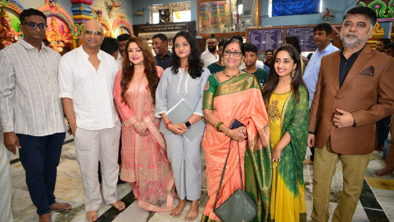 September 21 Movie: ಕರೆನ್ ಕ್ಷಿತಿ ಸುವರ್ಣ ನಿರ್ದೇಶನದ ʼಸೆಪ್ಟೆಂಬರ್ 21ʼ ಬಾಲಿವುಡ್ ಚಿತ್ರಕ್ಕೆ ಇಂದ್ರಜಿತ್ ಲಂಕೇಶ್ ಚಾಲನೆ - Image 2