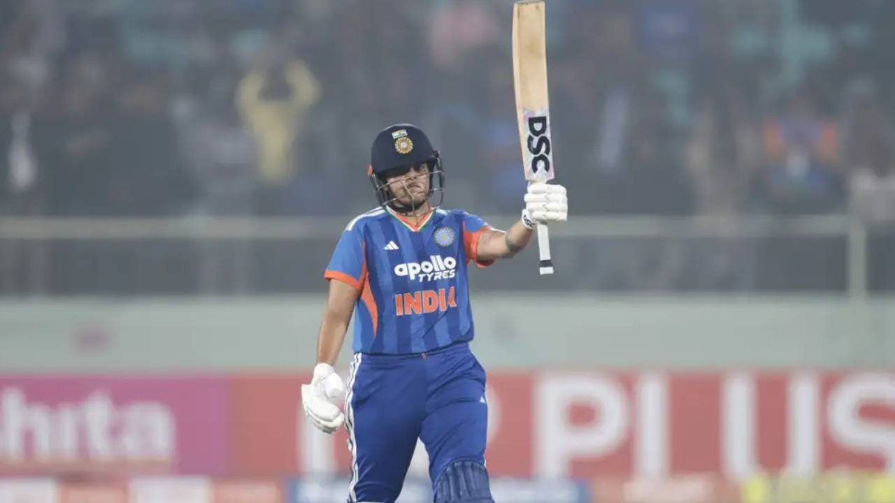 ಪಂದ್ಯಶ್ರೇಷ್ಠ ಪಡೆದು ಸ್ಮೃತಿ ಮಂಧಾನ ದಾಖಲೆ ಮುರಿದ ಶಫಾಲಿ ವರ್ಮ