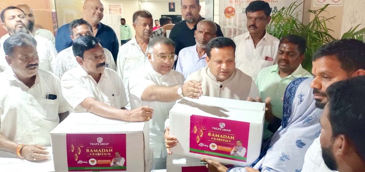 ರಂಜಾನ್ ಹಿನ್ನೆಲೆ: ಬಡವರಿಗೆ ದಿನಸಿ ಕಿಟ್ ವಿತರಣೆ