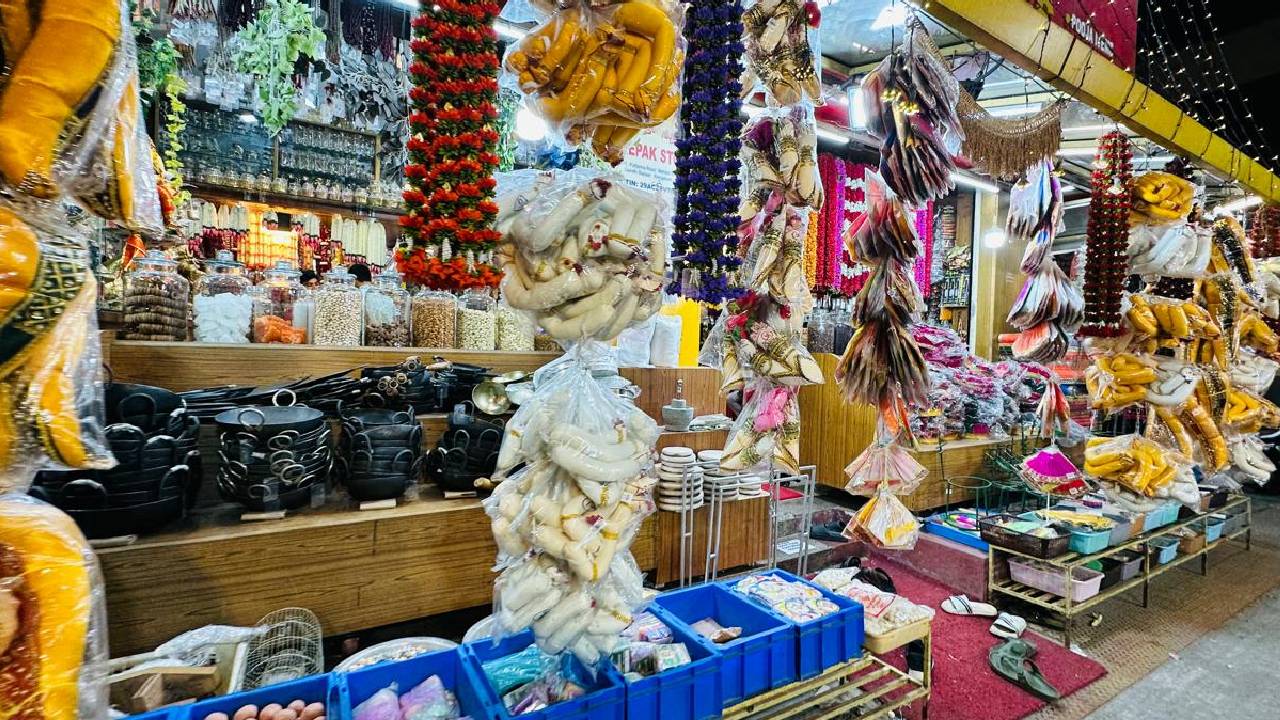 Shravana Shopping 2025: ಆಷಾಡದಲ್ಲೆ ಶುರುವಾಯ್ತು ಶ್ರಾವಣ ಮಾಸದ ಶಾಪಿಂಗ್! - Image 5