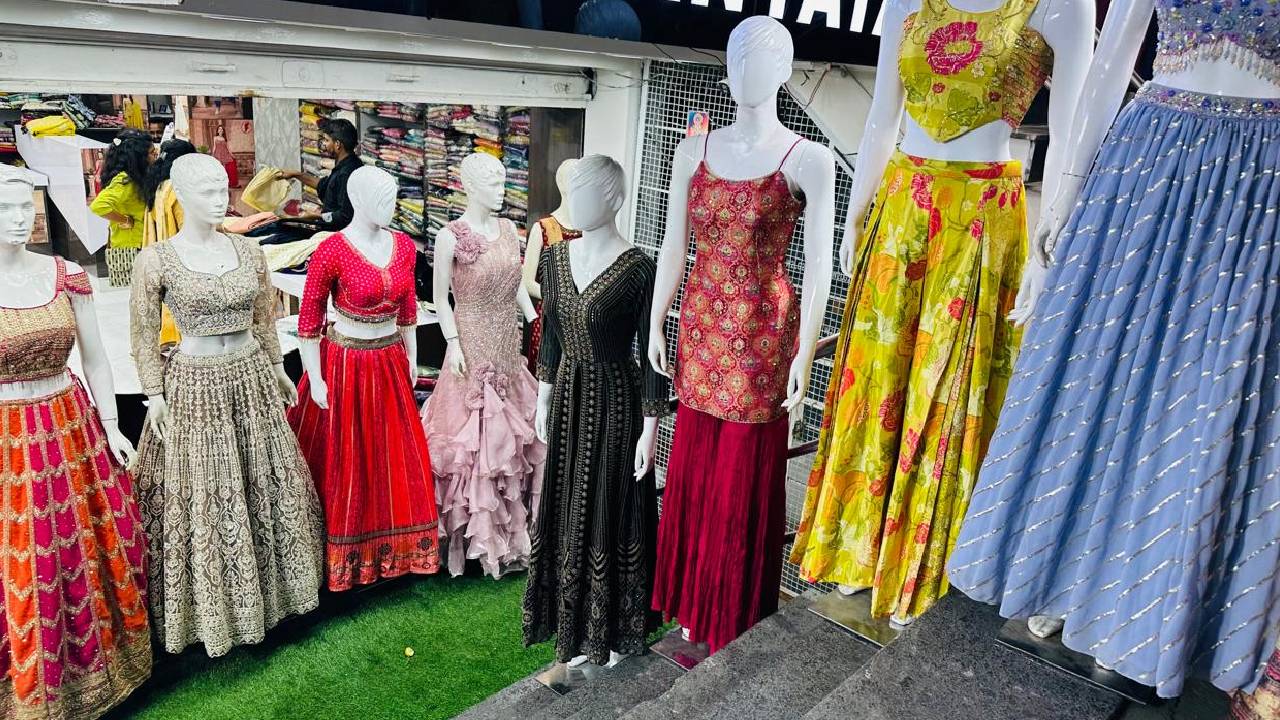 Shravana Shopping 2025: ಆಷಾಡದಲ್ಲೆ ಶುರುವಾಯ್ತು ಶ್ರಾವಣ ಮಾಸದ ಶಾಪಿಂಗ್! - Image 4