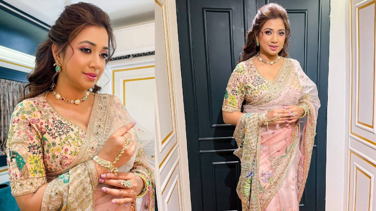 Star Fashion 2025: ಸ್ಯಾರಿಯಲ್ಲಿ ಬ್ಯೂಟಿಫುಲ್ ಲುಕ್ ಕೊಟ್ಟ ಗಾಯಕಿ ಶ್ರೇಯಾ ಘೋಷಾಲ್‌ - Image 1