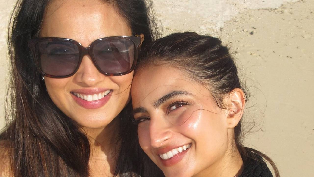 Shweta Tiwari: ಮಗಳಿಗಿಂತ ಅಮ್ಮನೇ ಸಖತ್ ಹಾಟ್! ತಾಯಿ-ಮಗಳ ಬಿಕಿನಿ ಫೋಟೋಸ್ ಫುಲ್ ವೈರಲ್ - Image 2