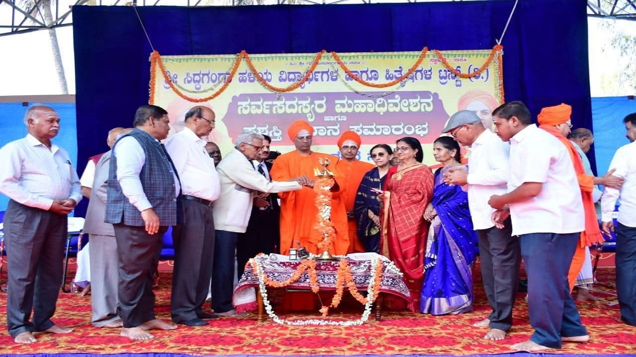 ಹಳೆಯ ವಿದ್ಯಾರ್ಥಿಗಳೇ ಮಠದ  ನಿಧಿ: ಸಿದ್ಧಲಿಂಗ ಸ್ವಾಮೀಜಿ