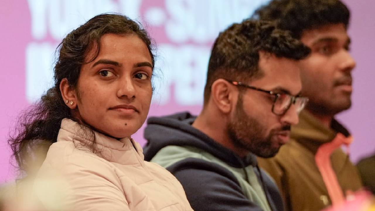 ದುಬೈ ವಿಮಾನ ನಿಲ್ದಾಣದ ಬಳಿ ಸ್ಫೋಟ: ಸಂಕಷ್ಟಕ್ಕೆ ಸಿಲುಕಿದ ಸಿಂಧು