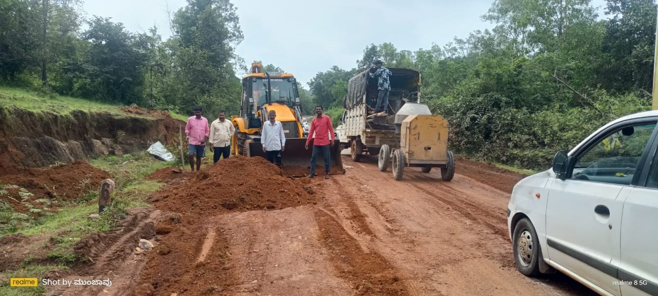 ಬೇಸತ್ತು ಹೊಂಡ ಮುಚ್ಚಿದ ಕಾನಸೂರು ಗ್ರಾಮಸ್ಥರು