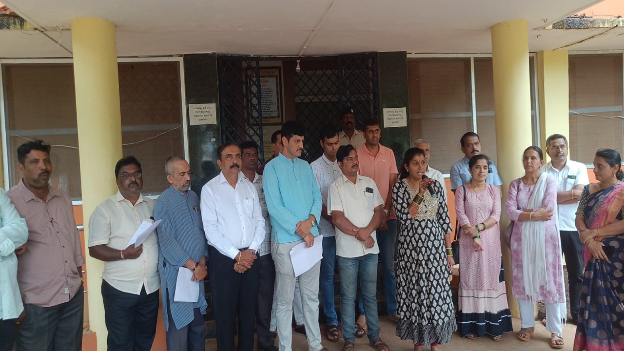 ಪೂರ್ಣ ಪ್ರಮಾಣದ ಎಸಿ, ಪೌರಾಯುಕ್ತರನ್ನು ನೀಡಲಾಗದ ಸರಕಾರ ಮನೆಗೆ ಹೋಗಲಿ