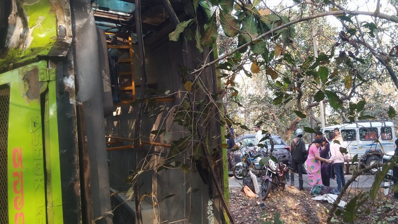 Sirsi Accident: ಚಾಲಕನ ನಿಯಂತ್ರಣ ತಪ್ಪಿ KSRTC ಬಸ್ ಪಲ್ಟಿ