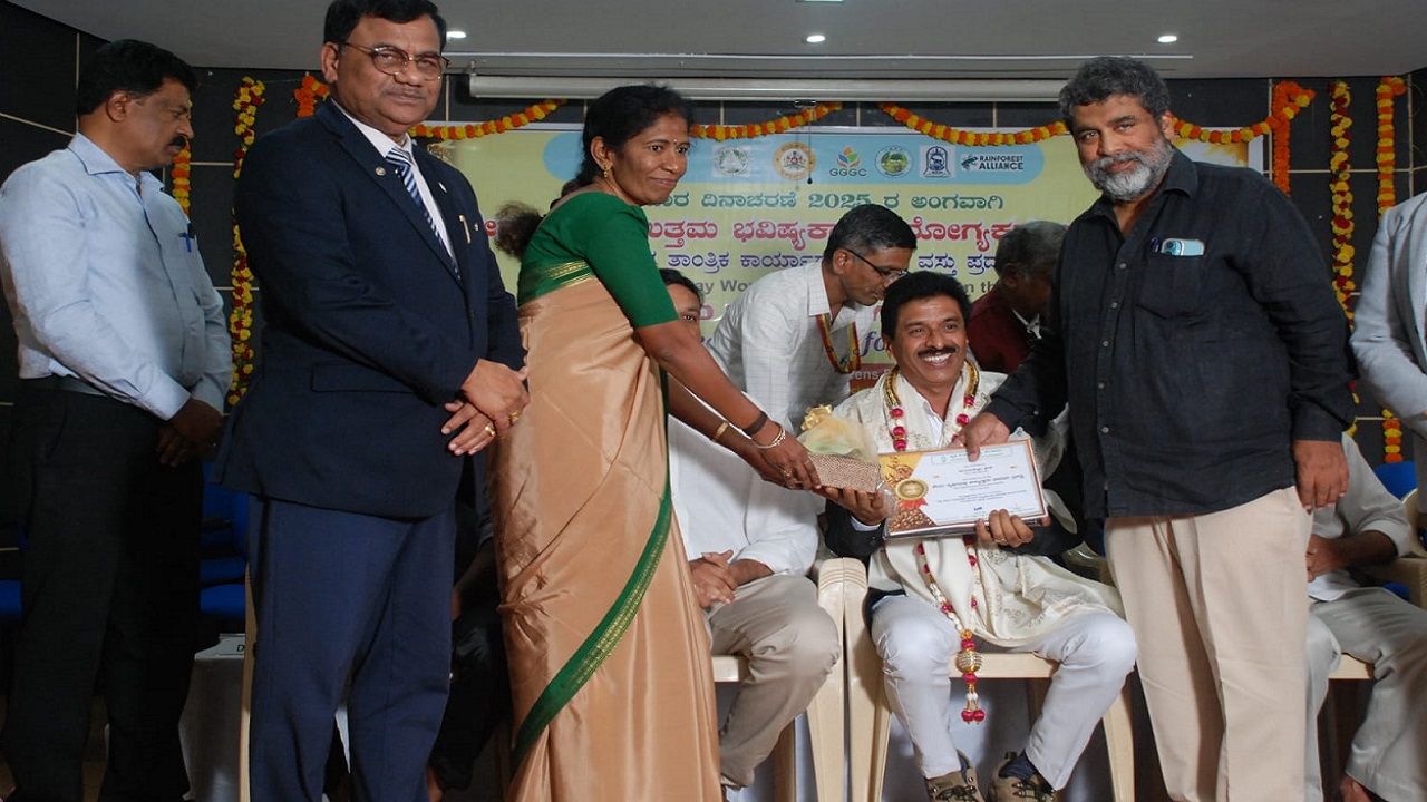 ತಜ್ಞ ಮಧುಕೇಶ್ವರ ಹೆಗಡೆ ಕಲ್ಲಳ್ಳಿಮನೆ ಅವರಿಗೆ ಸನ್ಮಾನ