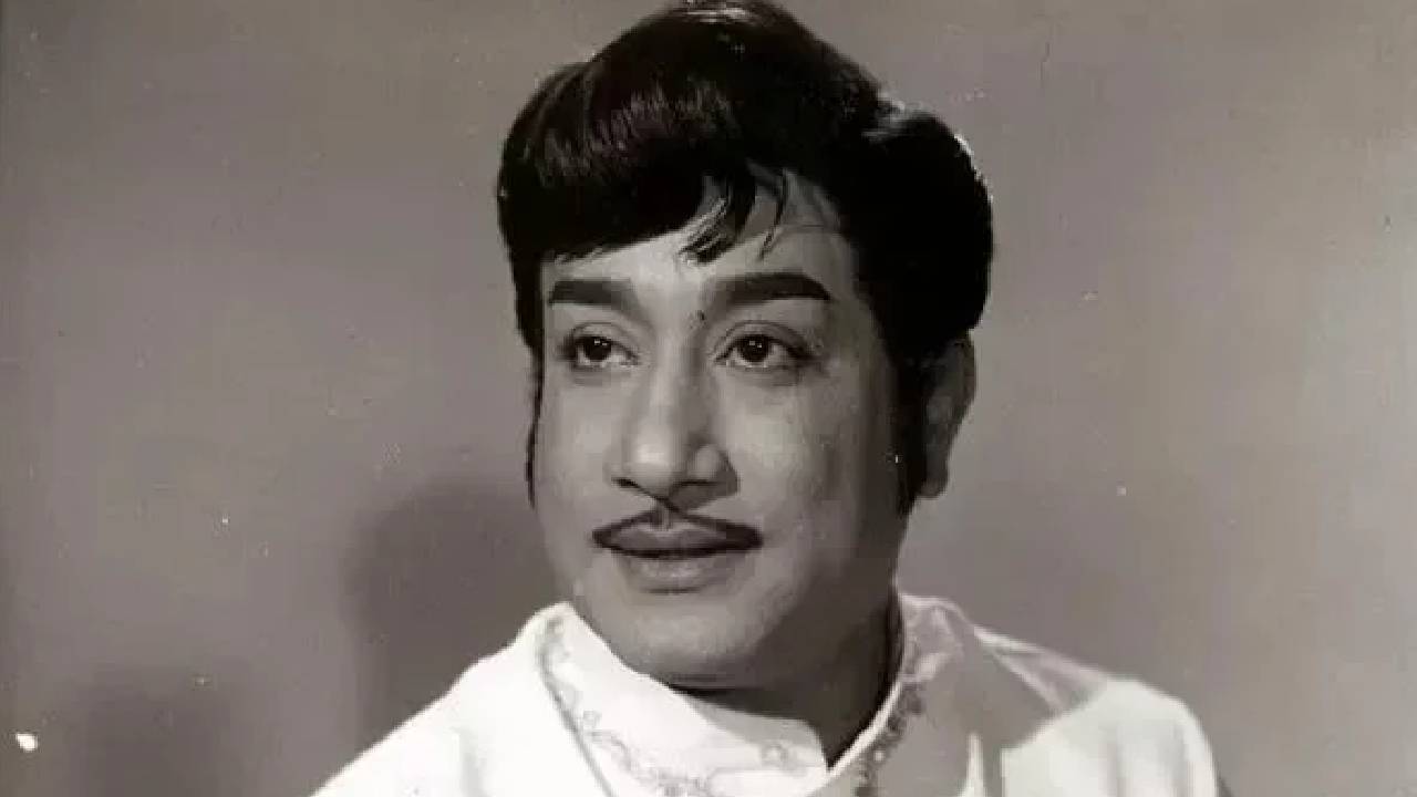 Dadasaheb Phalke Award: ಡಾ. ರಾಜ್ಕುಮಾರ್, ರಜನಿಕಾಂತ್...: ಪ್ರತಿಷ್ಠಿತ ದಾದಾಸಾಹೇಬ್ ಫಾಲ್ಕೆ ಪ್ರಶಸ್ತಿ ಪಡೆದ ದಕ್ಷಿಣ ಭಾರತದ ಪ್ರತಿಭೆಗಳಿವರು - Image 6