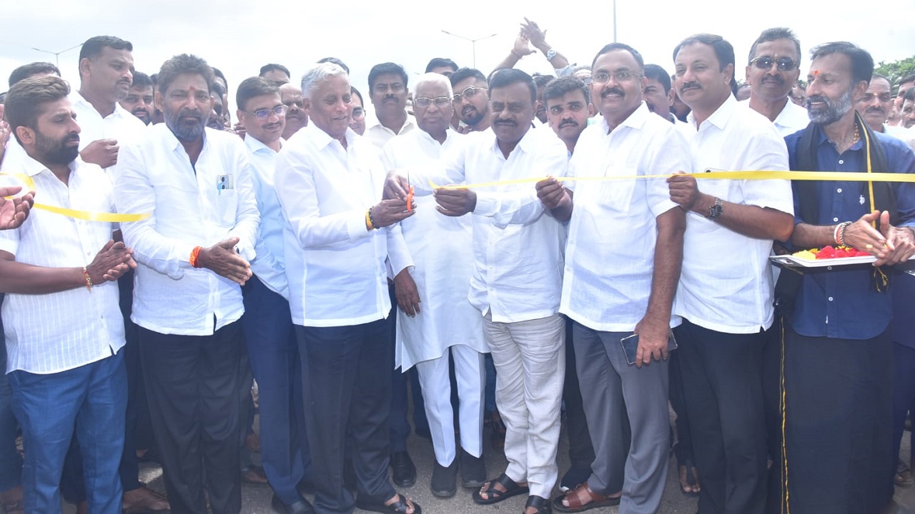 ಅಭಿವೃದ್ದಿ ವಿಚಾರದಲ್ಲಿ ರಾಜಕಾರಣ ಬೇಕಿಲ್ಲ