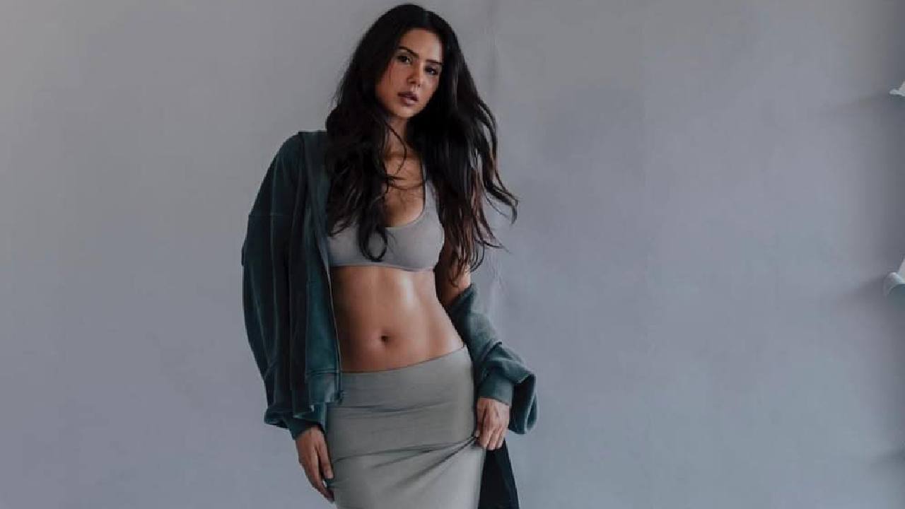 Sonam Bajwa: ಸ್ಕಿನ್ ಫಿಟ್ ಡ್ರೆಸ್ನಲ್ಲಿ ಬಾಲಿವುಡ್ ಬೆಡಗಿಯ ಸೆಕ್ಸಿ ಲುಕ್! ಈ ಫೋಟೋಗಳನ್ನು ನೋಡಿ - Image 4