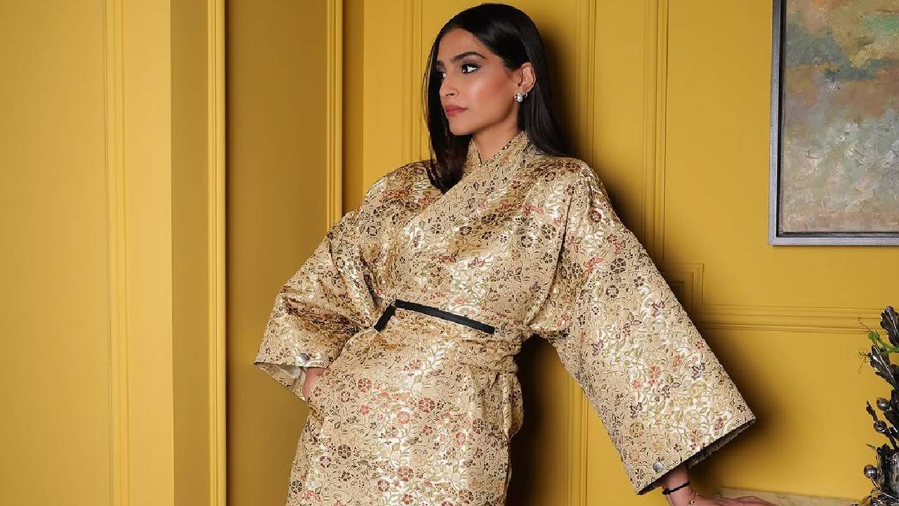 Sonam Kapoor: ಲಂಡನ್ ಸಮ್ಮರ್ ಪಾರ್ಟಿಯಲ್ಲಿ ಬಾಲಿವುಡ್ ನಟಿ ಸೋನಂ ಕಪೂರ್ ಲುಕ್ ಕಂಡು ಫ್ಯಾನ್ಸ್ ಫಿದಾ - Image 1