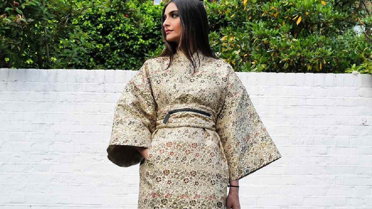 Sonam Kapoor: ಲಂಡನ್ ಸಮ್ಮರ್ ಪಾರ್ಟಿಯಲ್ಲಿ ಬಾಲಿವುಡ್ ನಟಿ ಸೋನಂ ಕಪೂರ್ ಲುಕ್ ಕಂಡು ಫ್ಯಾನ್ಸ್ ಫಿದಾ - Image 2